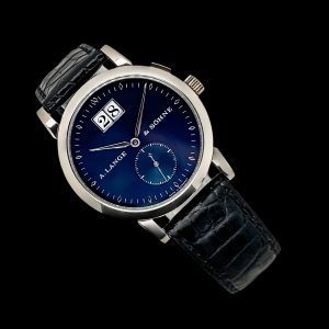 A. Lange & Söhne Saxonia 18K Weißgold Box Papiere Ref. 105.027